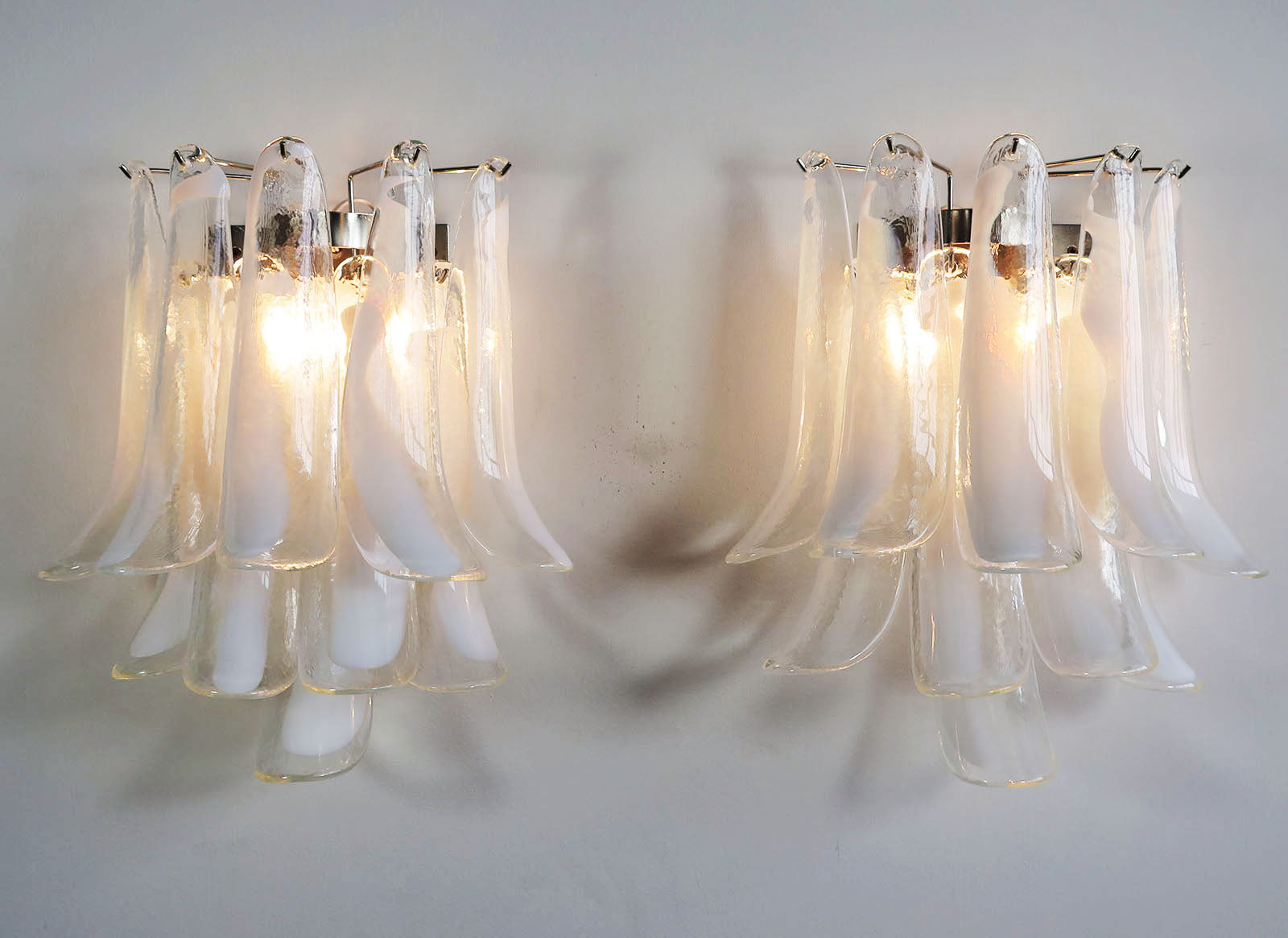 Murano Wall Lamp | 10 White Petal Glass | Set of 2