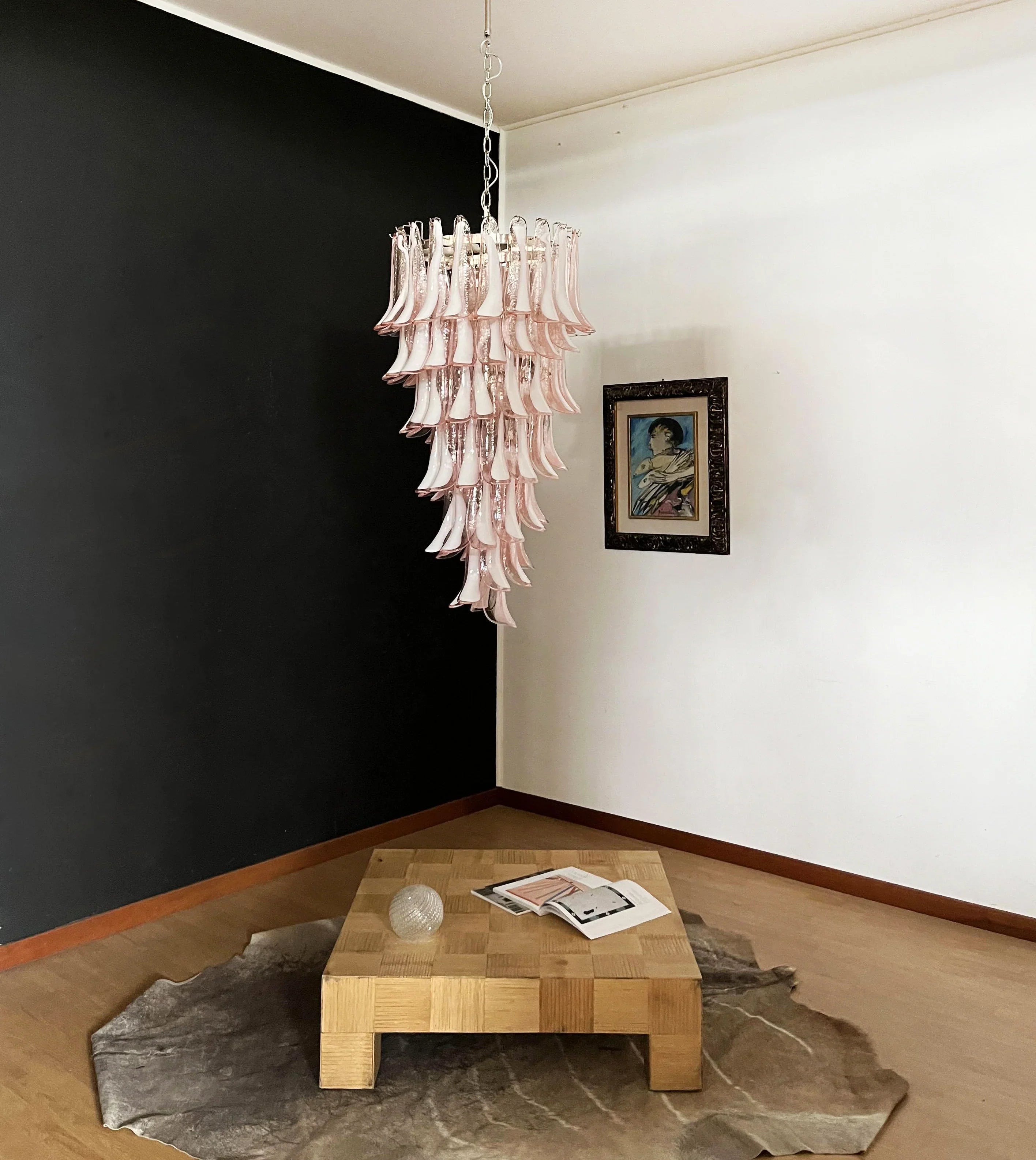 Petals Spiral Murano Pink Chandelier material and finish detail