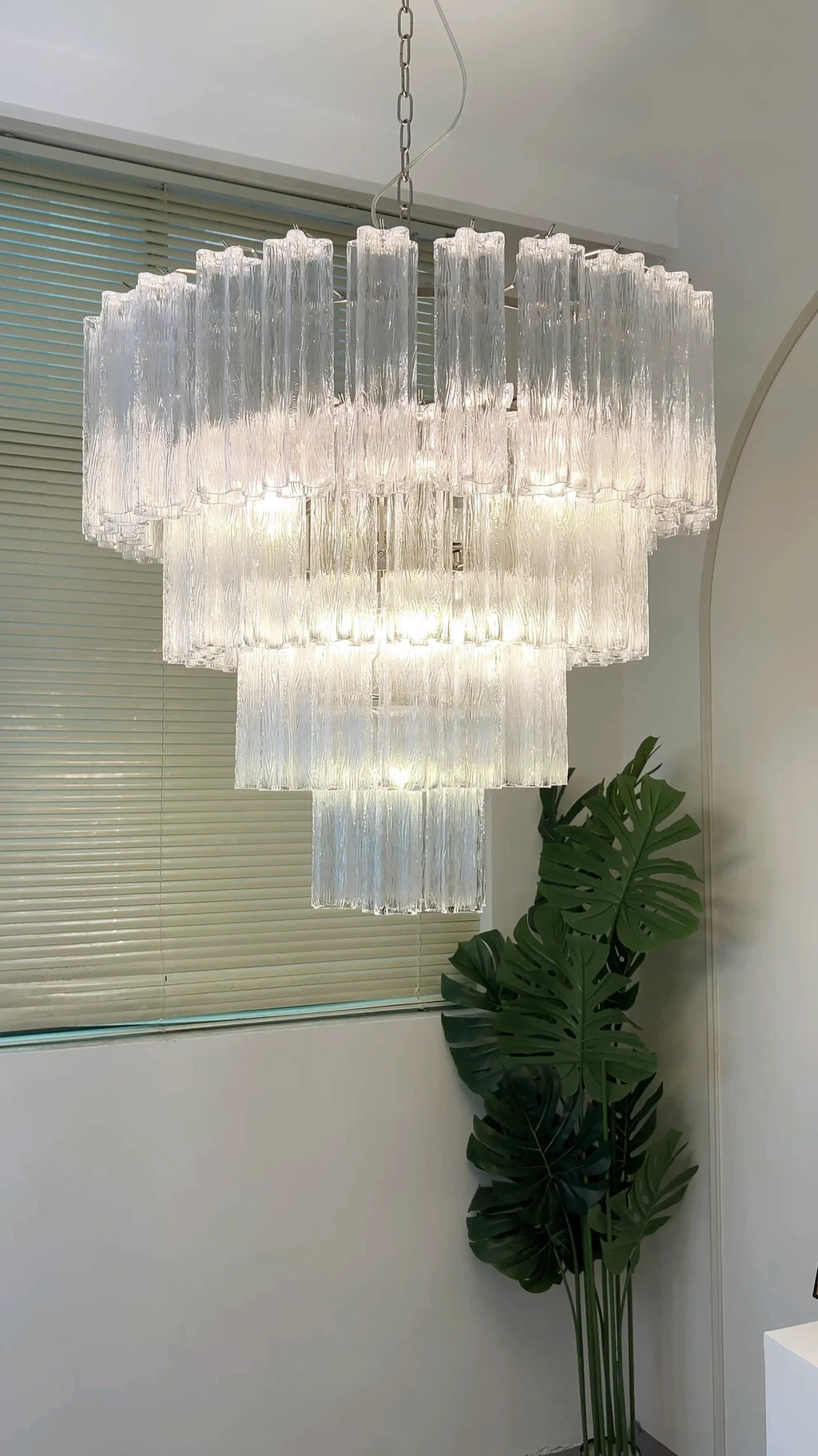 Vintage Murano Transparent Glass Chandelier material and finish detail