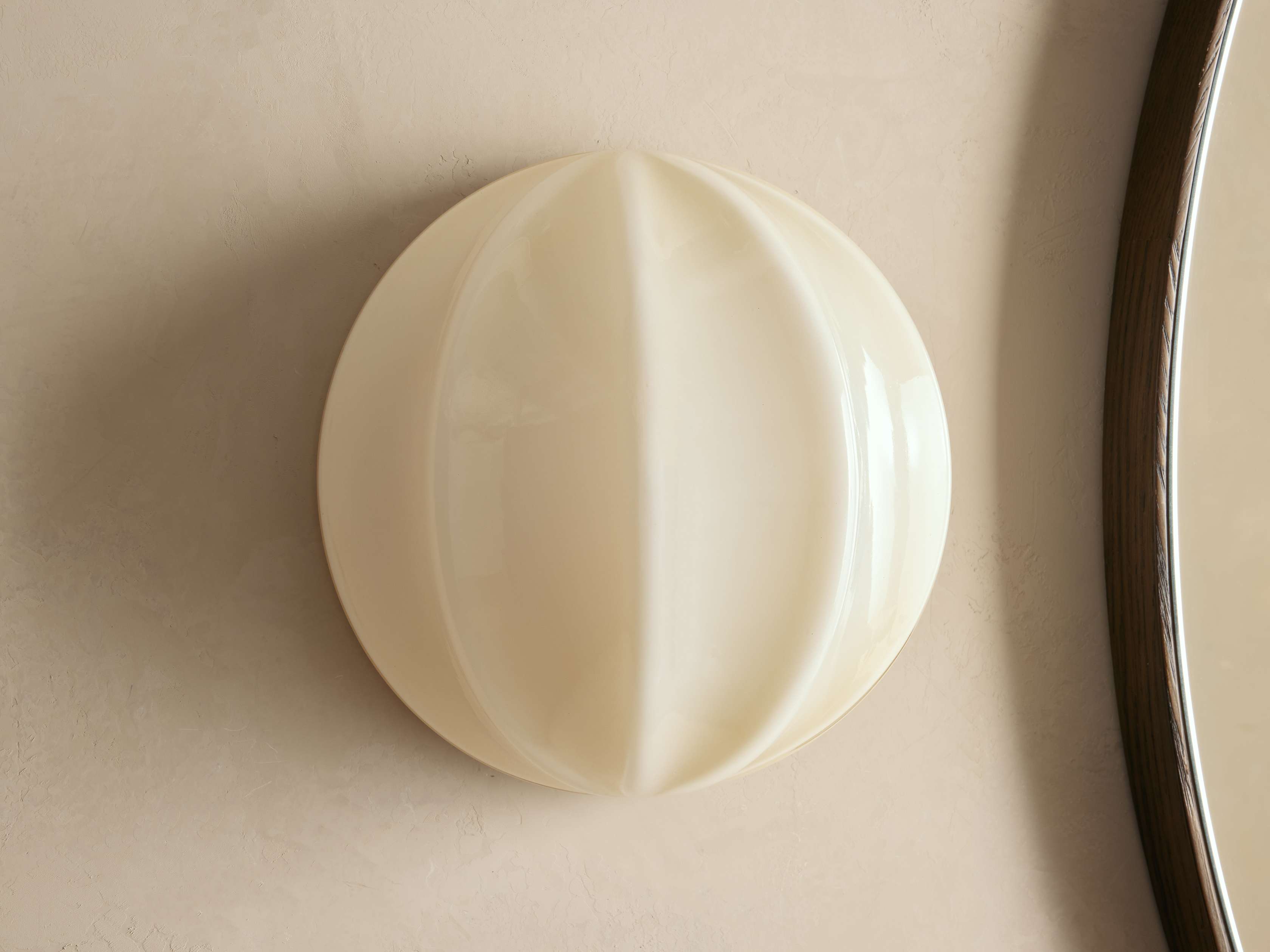 Agnes Clamshell Sconce detail view