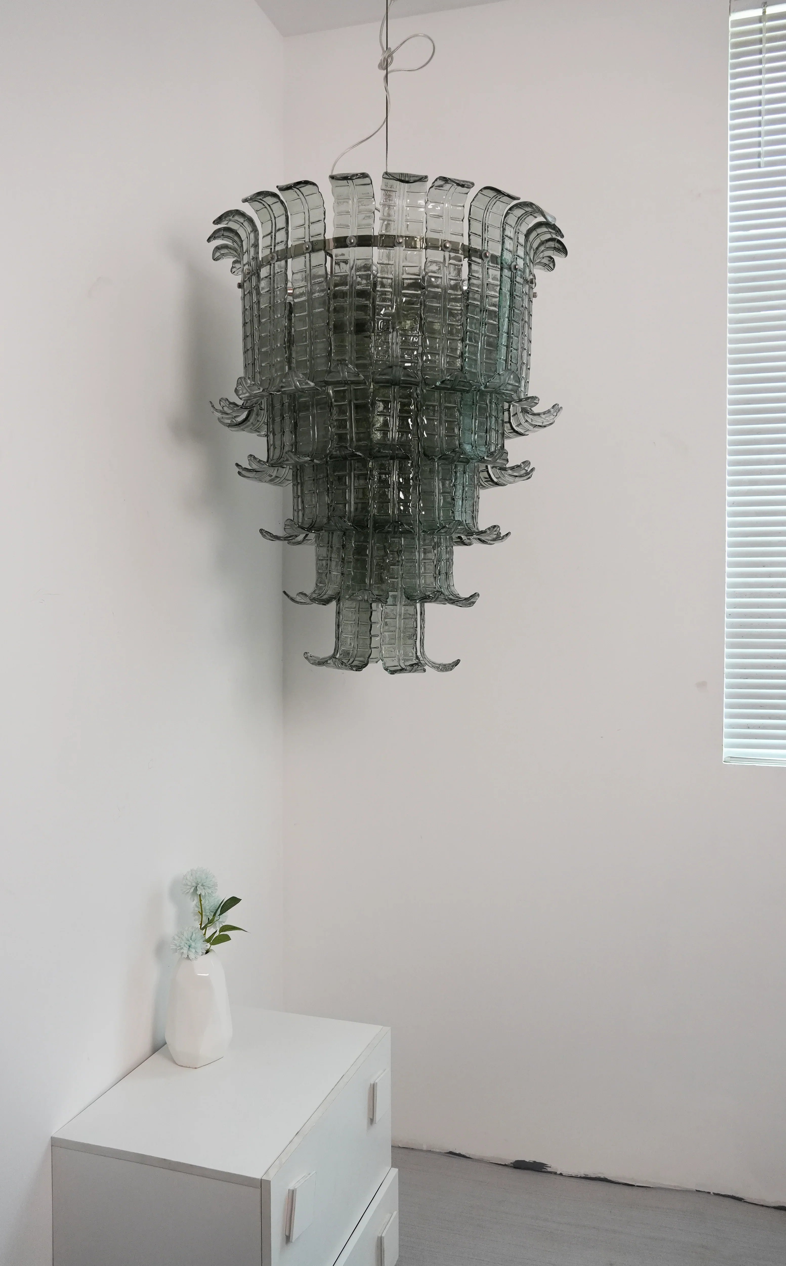 Elegant Leaf-Shaped Murano Glass Chandelier material and finish detail