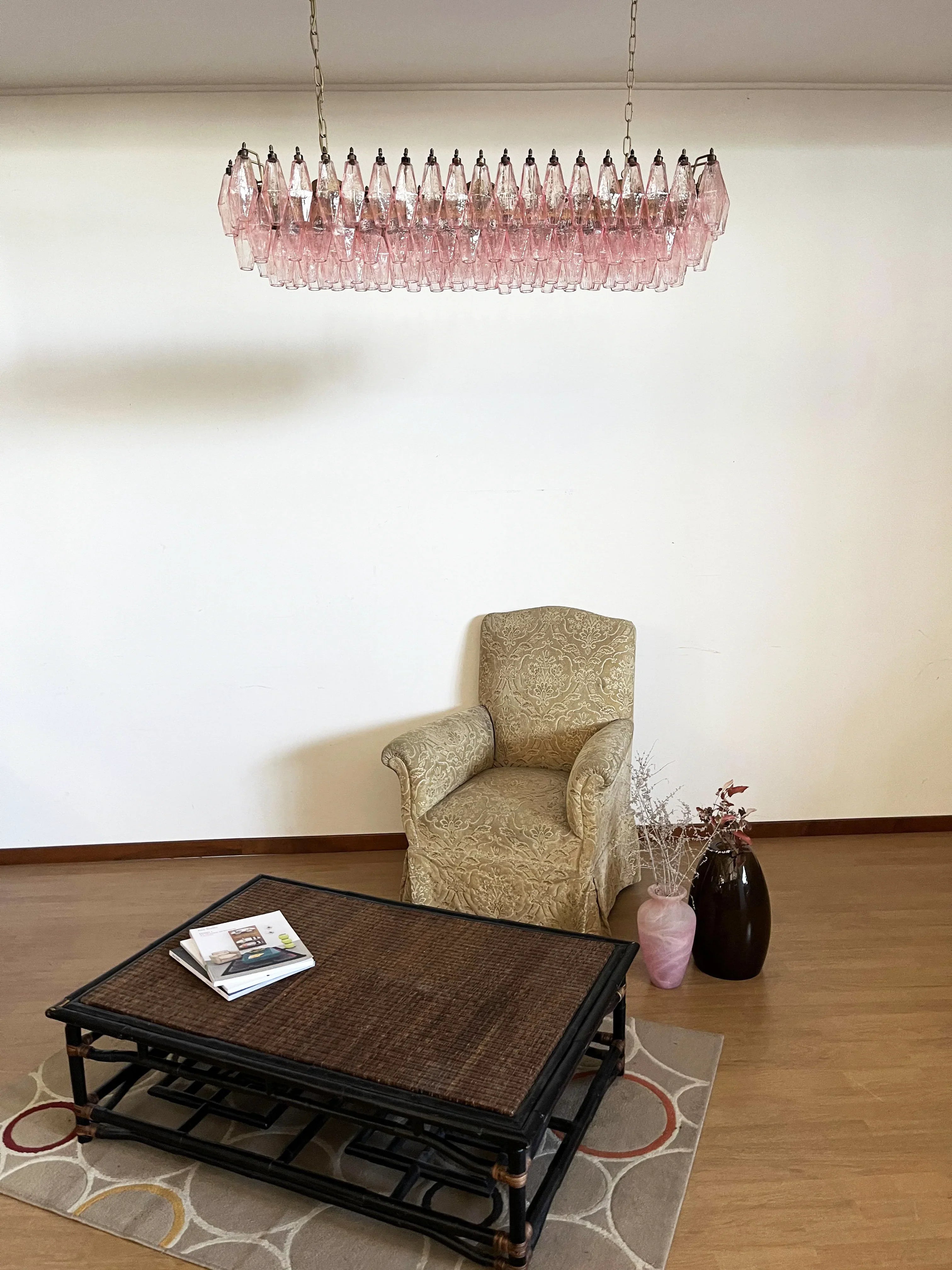 Elegant Pink Murano Poliedri Chandelier material and finish detail